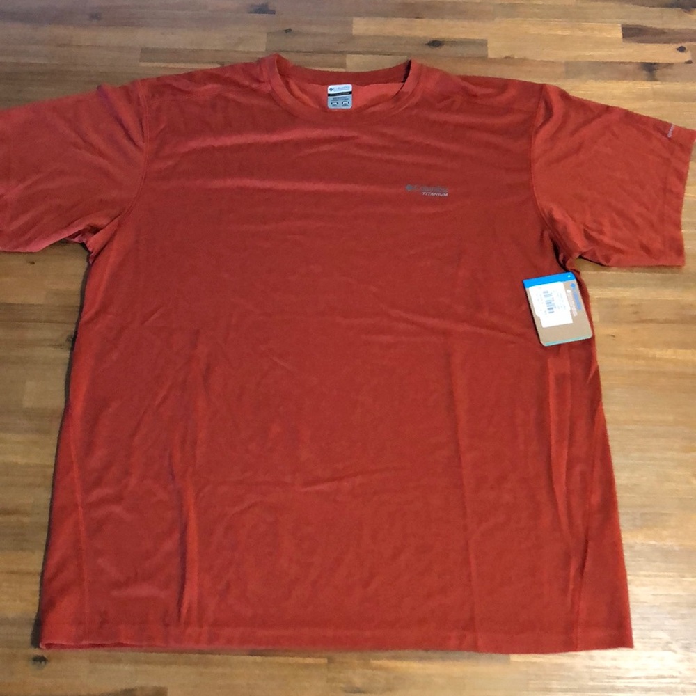 Columbia Titanium Omni-dri rust color tee